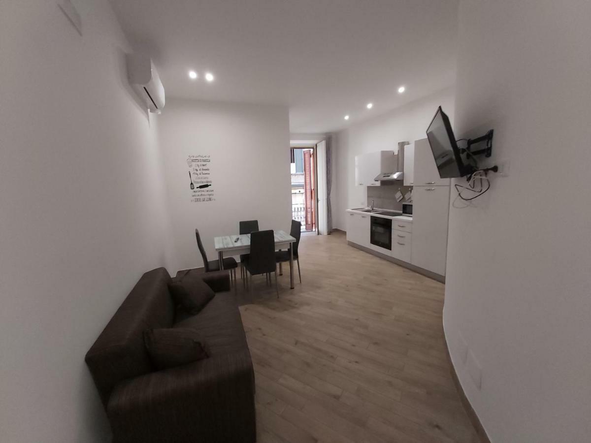 Dormire A Napoli Centro Holiday House Casa Vacanza Exteriör bild